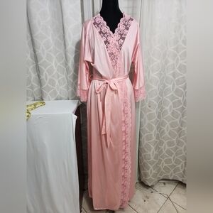 Maidenform Soft Pink Lace Robe